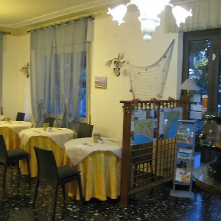 Acqua Marina ホテル アルビッソラ・マリーナ